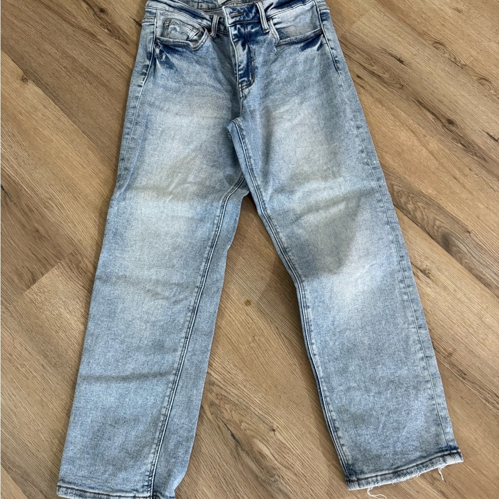 Light Wash Straight Leg Women’s Jeans